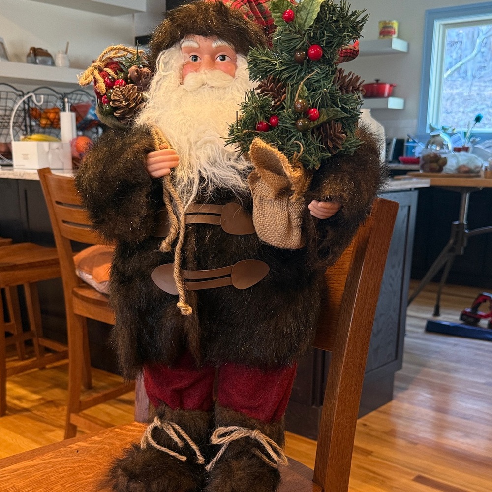 Holiday Rustic Santa Décor Figure - Brown and Red